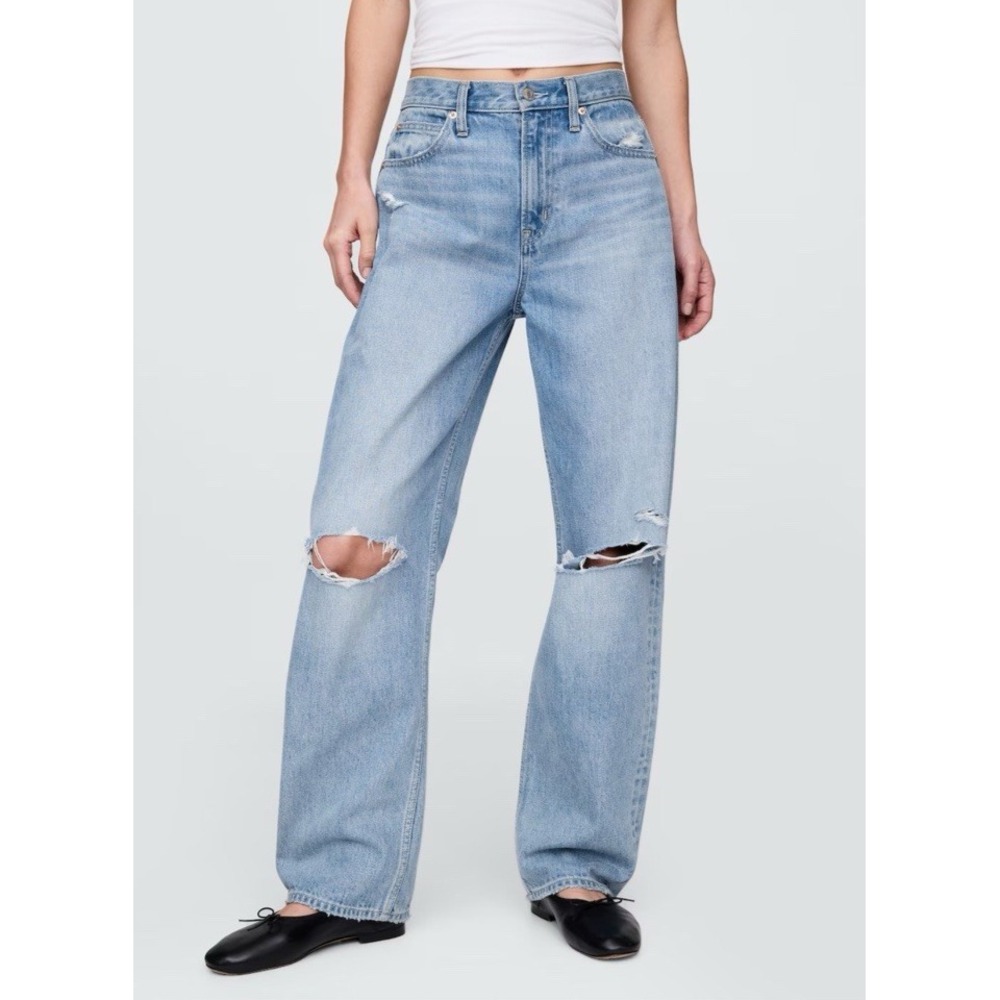 GAP Women Size 27/ 4 Petite High Riseโ Barrel Jeans Light Indigo
